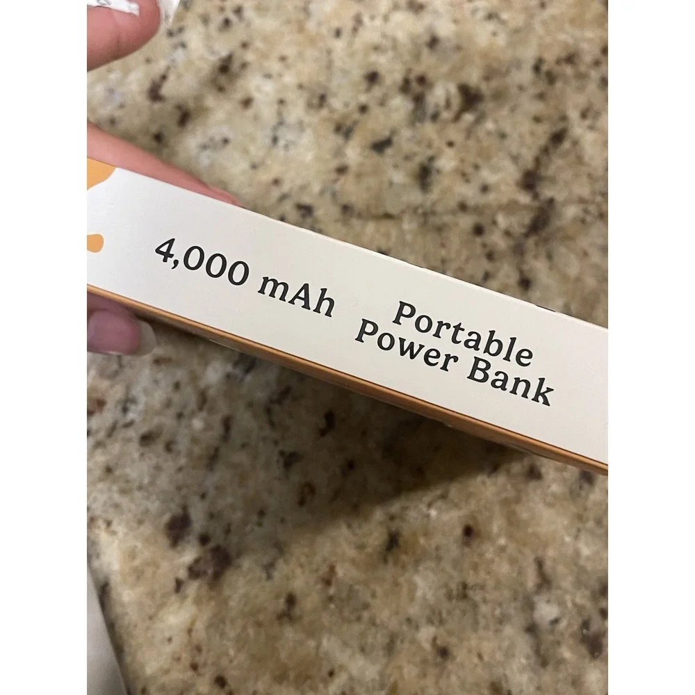 NEW, DISNEY WINNIE THE POOH 4000 Mah Portable Charger Power Bank